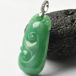 糯冰种翠色如意挂件