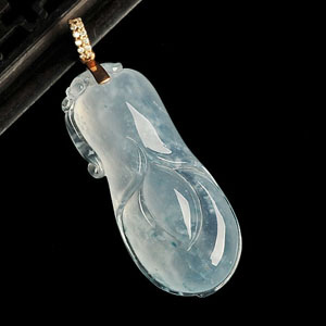 冰玻种晴水玉兰花挂件