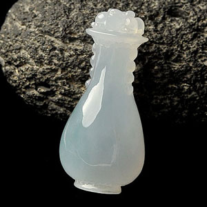 冰种晴水花瓶挂件