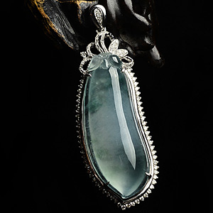 (超值推荐)冰种飘花镶白金福瓜胸坠(真钻)