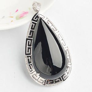 (超值推荐)糯冰种墨翠镶白金水滴胸坠(真钻)