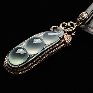 (超值推荐)冰种略飘花镶玫瑰金四季豆胸坠(真钻)