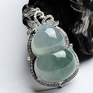 (超值推荐)冰种晴水镶白金葫芦胸坠(真钻)