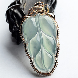 (超值推荐)冰种晴水略飘花镶玫瑰金金枝玉叶胸坠(真钻)