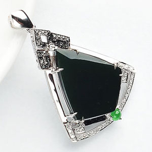 (超值推荐)玻璃种墨翠镶白金胸坠(真钻)