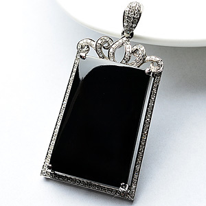(超值推荐)冰种墨翠镶白金平安牌胸坠(真钻)