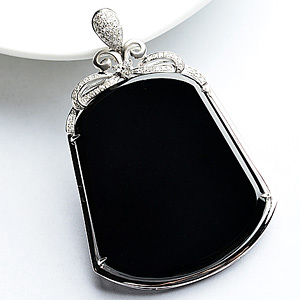 (超值推荐)冰种墨翠镶白金平安牌胸坠(真钻)