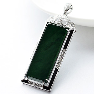 (超值推荐)玻璃种墨翠镶白金方牌胸坠(真钻)