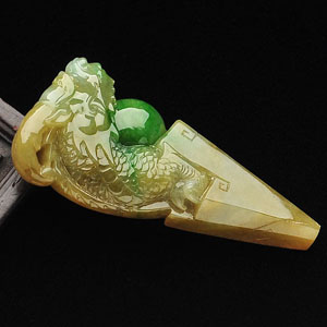 糯冰种黄加绿龙戏珠挂件