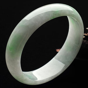 糯冰种略飘翠贵妃镯(54.5mm-48.4mm)