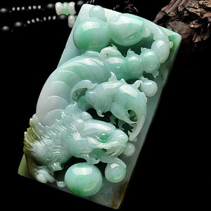 糯冰种飘翠淡黄翡独霸天下挂件