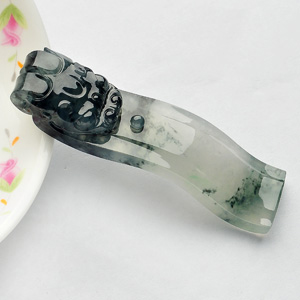 (超值推荐)冰种飘花龙钩挂件