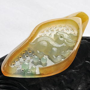 冰种黄加绿玉兔挂件