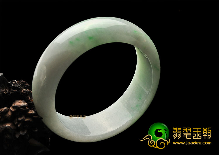 (超值推荐)糯冰种晴水略飘翠手镯(58.5mm)
