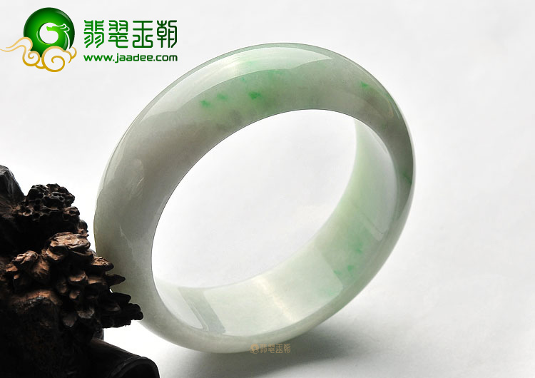 (超值推荐)糯冰种晴水略飘翠手镯(58.5mm)