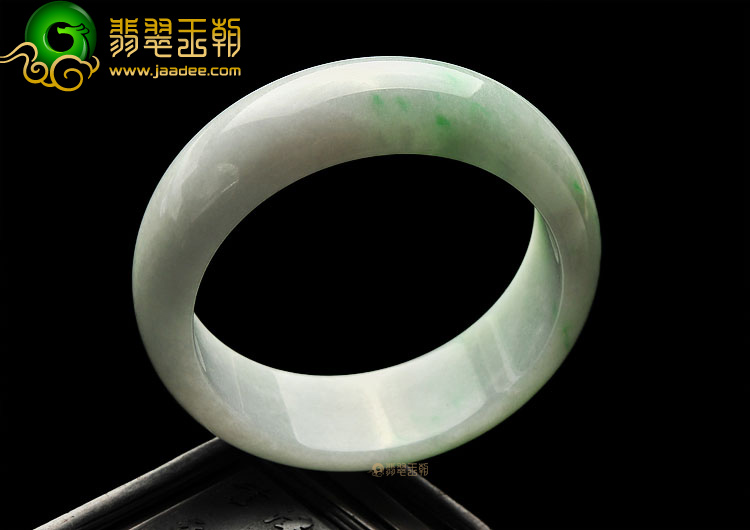 (超值推荐)糯冰种晴水略飘翠手镯(58.5mm)