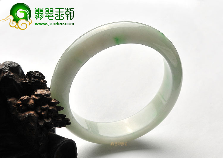 (超值推荐)糯冰种晴水略飘翠手镯(58.5mm)