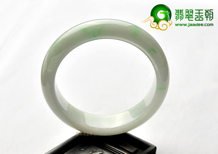 (超值推荐)糯冰种晴水略飘翠手镯(58.5mm)