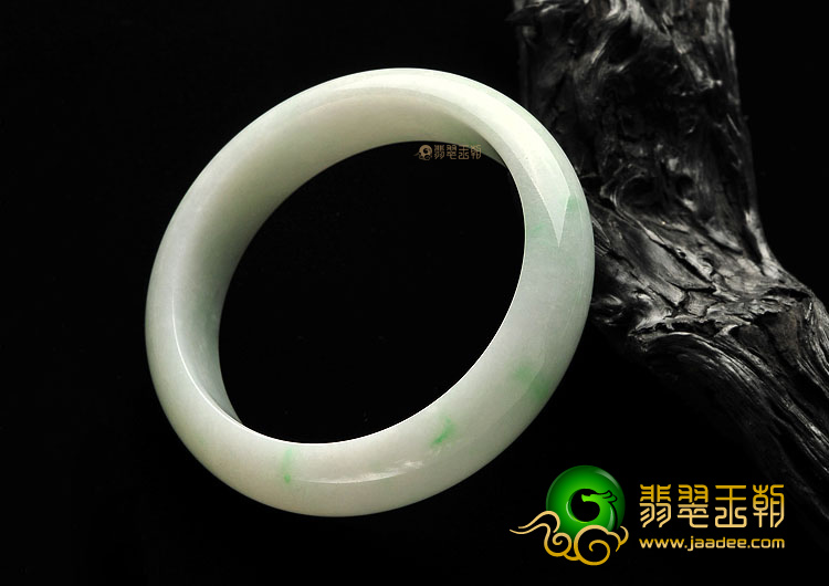 (超值推荐)糯冰种晴水略飘翠手镯(58.5mm)