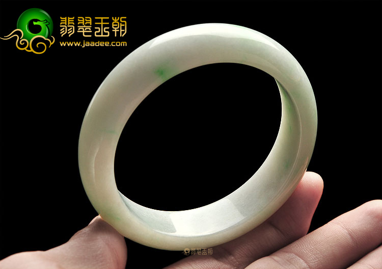 (超值推荐)糯冰种晴水略飘翠手镯(58.5mm)