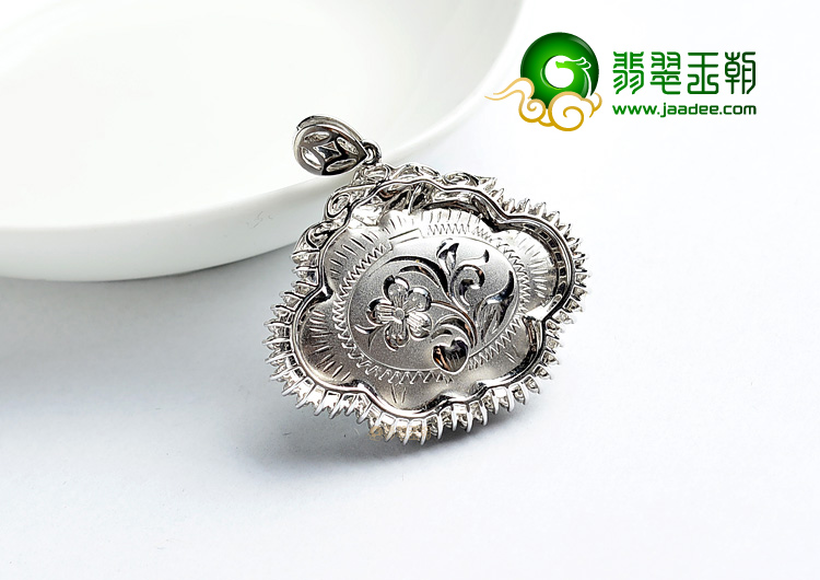 (超值推荐)冰种阳绿镶白金胸坠(真钻)