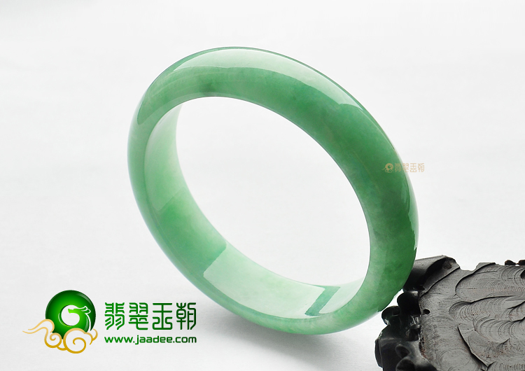 (超值推荐)糯冰种豆绿手镯(58.7mm)