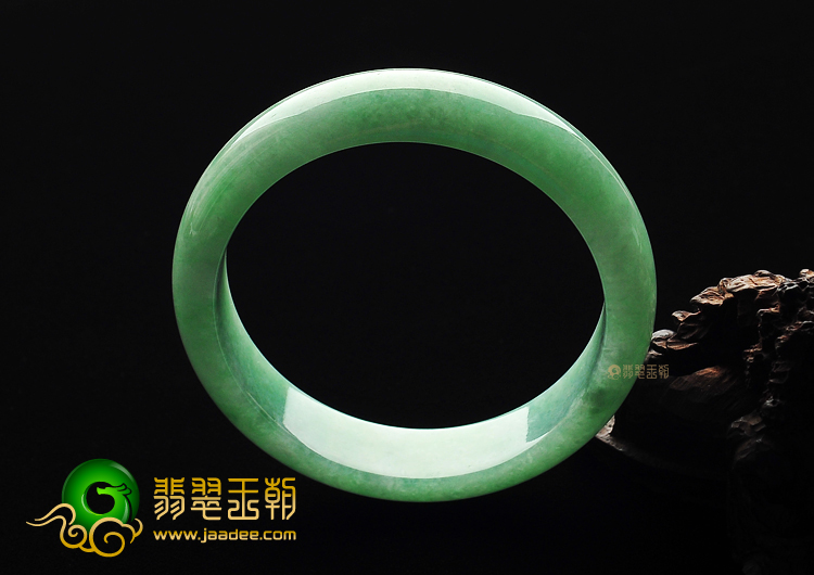 (超值推荐)糯冰种豆绿手镯(58.7mm)