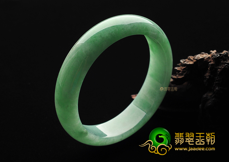 (超值推荐)糯冰种豆绿手镯(58.7mm)