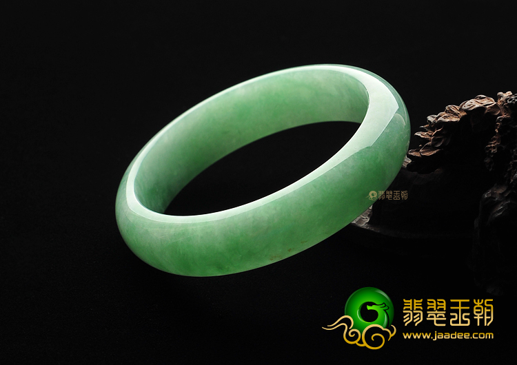(超值推荐)糯冰种豆绿手镯(58.7mm)