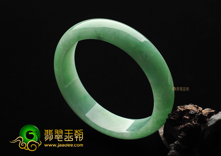 (超值推荐)糯冰种豆绿手镯(58.7mm)