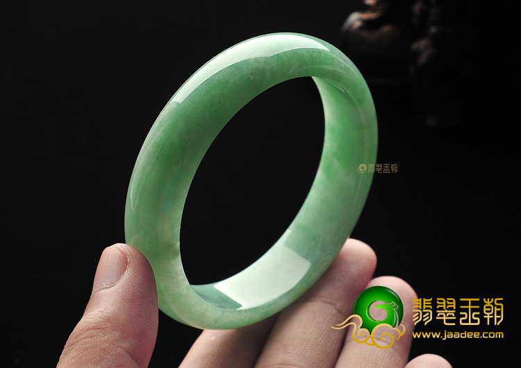 (超值推荐)糯冰种豆绿手镯(58.7mm)
