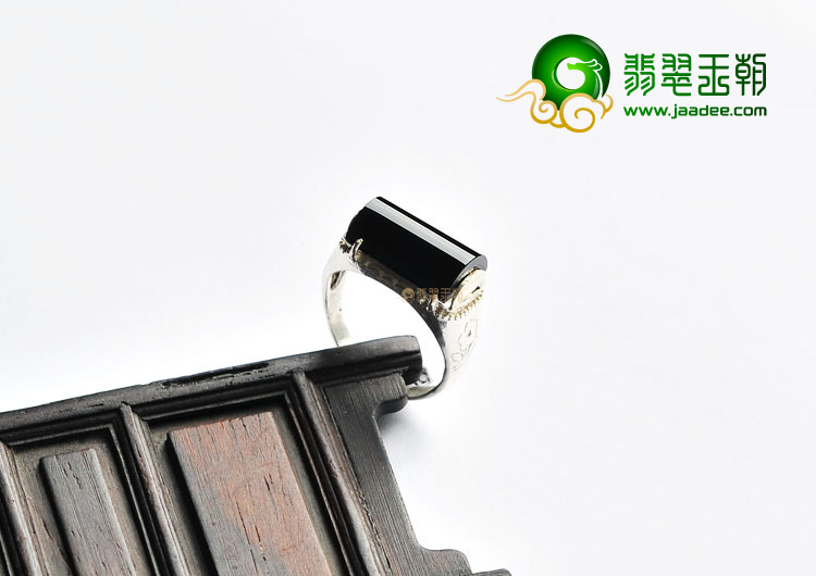 (超值推荐)糯冰种墨翠戒面
