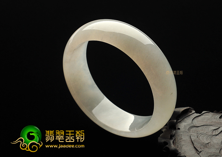 糯冰种白色略飘花手镯(57.6mm)