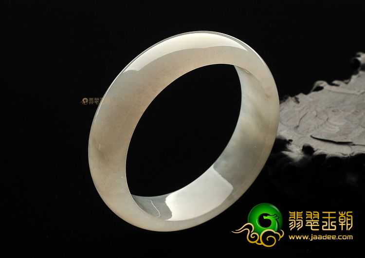 糯冰种白色略飘花手镯(57.6mm)