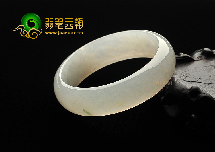 糯冰种白色略飘花手镯(57.6mm)