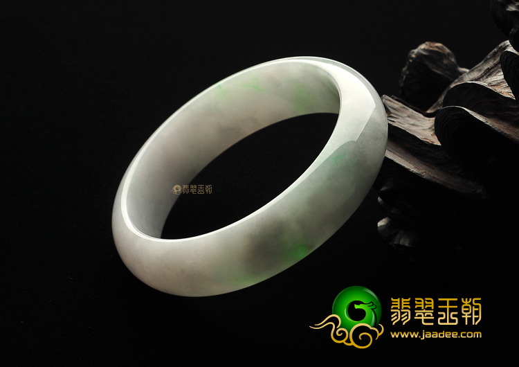 糯冰种淡春带彩手镯(55.8mm)