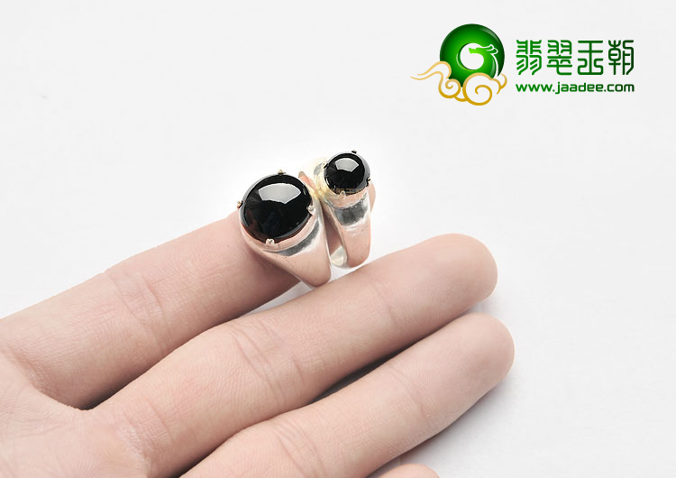 (超值推荐)冰种墨翠戒面(一对)