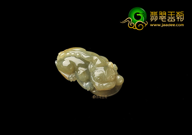 糯冰种褐黄翡貔貅挂件