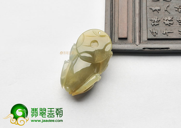 糯冰种褐黄翡貔貅挂件