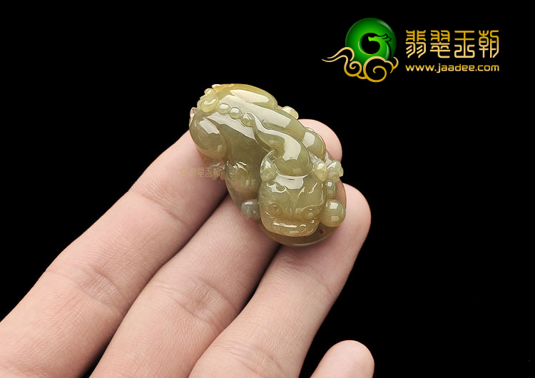糯冰种褐黄翡貔貅挂件