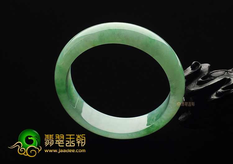 冰种豆绿手镯(58.3mm)