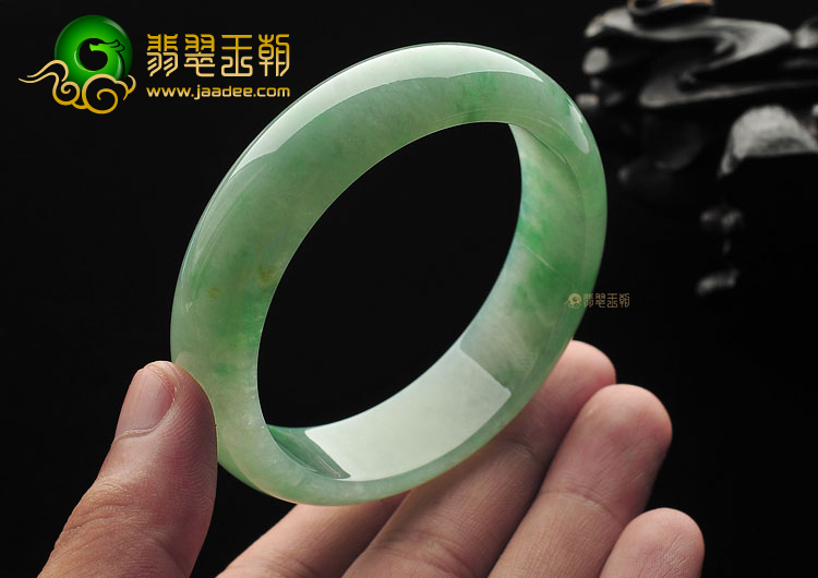 冰种豆绿手镯(58.3mm)