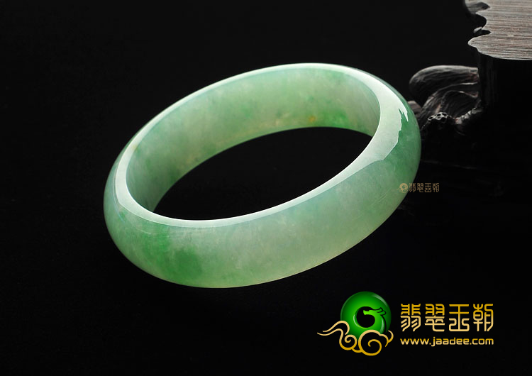 冰种豆绿手镯(58.3mm)
