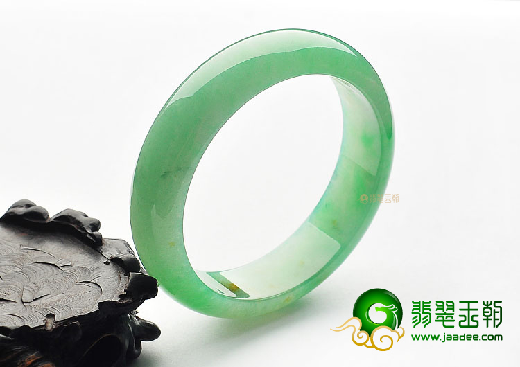 (超值推荐)冰种豆绿手镯(58.2mm)