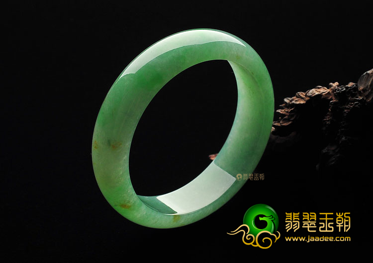(超值推荐)冰种豆绿手镯(58.2mm)