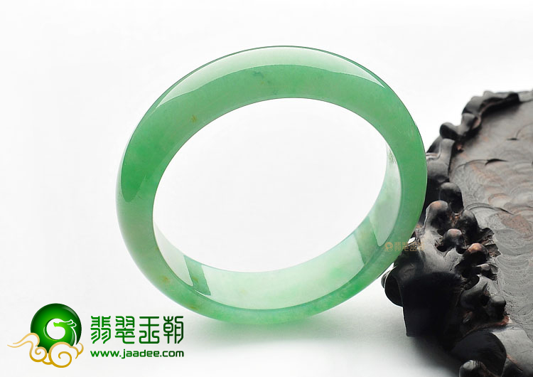 (超值推荐)冰种豆绿手镯(58.2mm)
