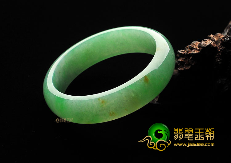 (超值推荐)冰种豆绿手镯(58.2mm)