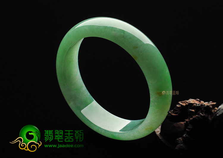 (超值推荐)冰种豆绿手镯(58.2mm)
