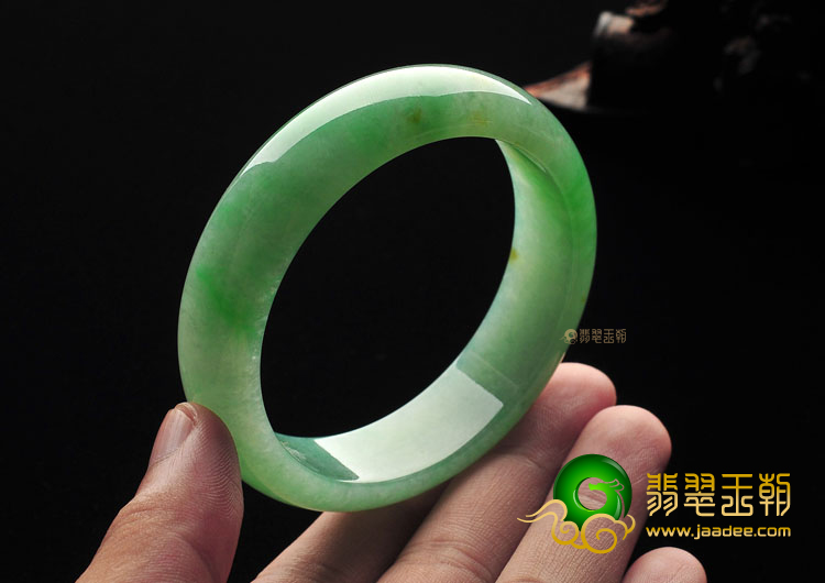 (超值推荐)冰种豆绿手镯(58.2mm)