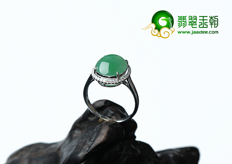 冰种翠色镶白金钻石戒指